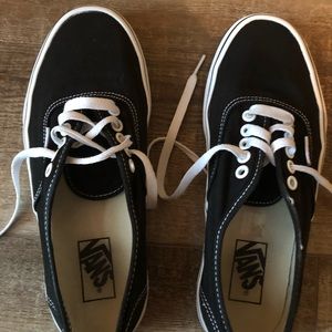 DOHENY VAN’s Black & White